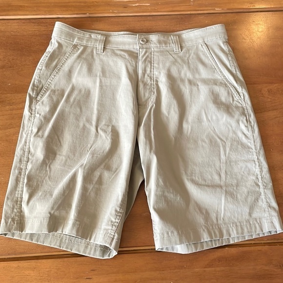 EDDIE Bauer Nylon Shorts Size 33 - Picture 1 of 8
